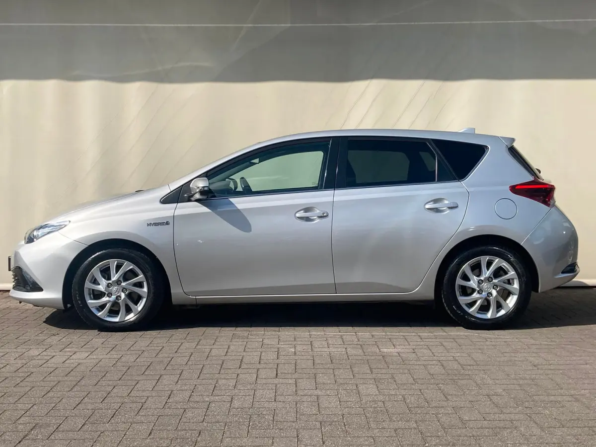 1.8 Hybrid Trend Airco | Camera | Cruise Control | DAB | LMV 16" | Pano | Trekhaak |