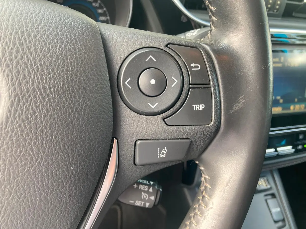1.8 Hybrid Trend Airco | Camera | Cruise Control | DAB | LMV 16" | Pano | Trekhaak |