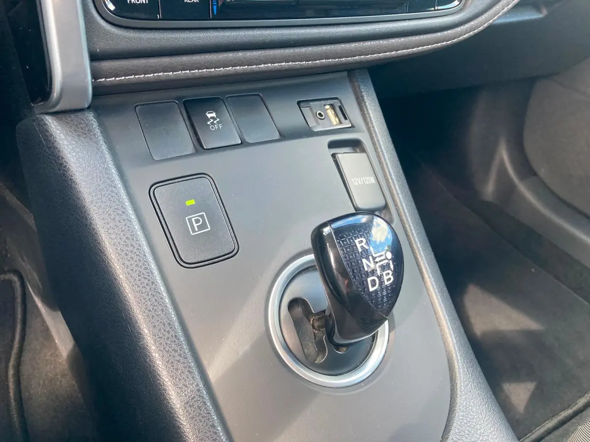 1.8 Hybrid Trend Airco | Camera | Cruise Control | DAB | LMV 16" | Pano | Trekhaak |