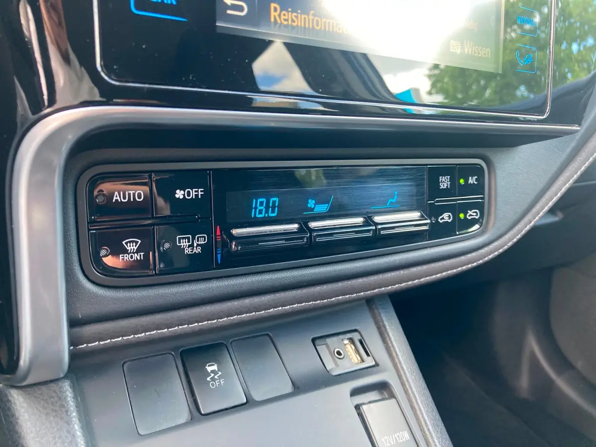 1.8 Hybrid Trend Airco | Camera | Cruise Control | DAB | LMV 16" | Pano | Trekhaak |