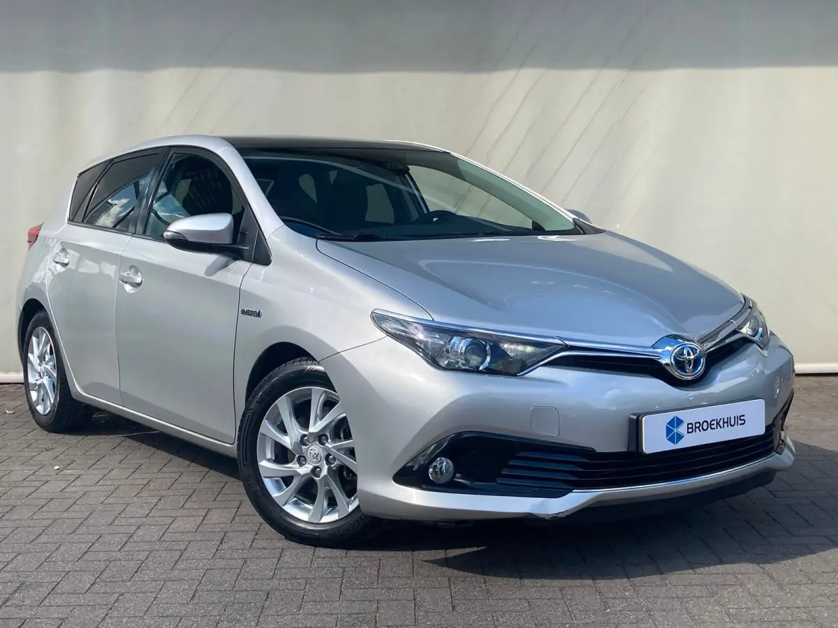 1.8 Hybrid Trend Airco | Camera | Cruise Control | DAB | LMV 16" | Pano | Trekhaak |