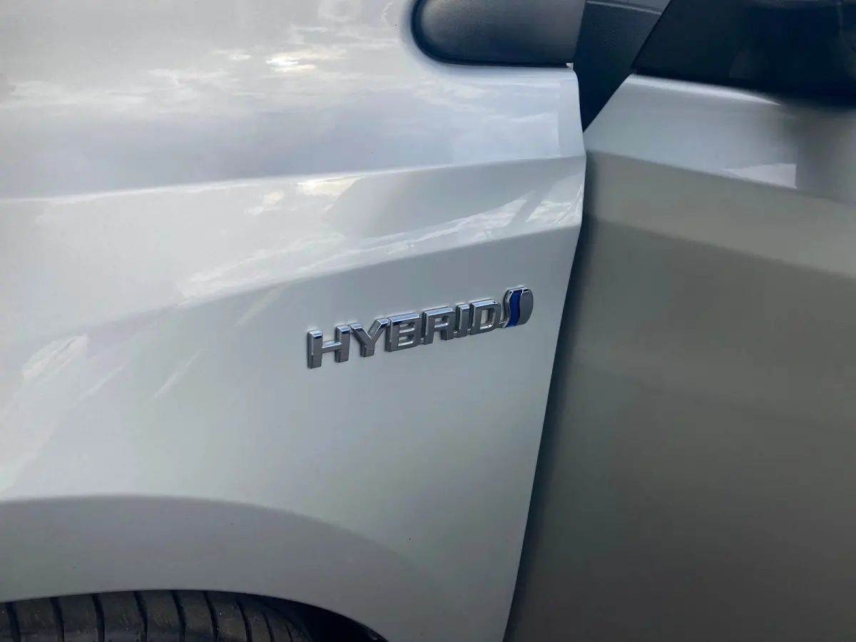 1.8 Hybrid Trend Airco | Camera | Cruise Control | DAB | LMV 16" | Pano | Trekhaak |