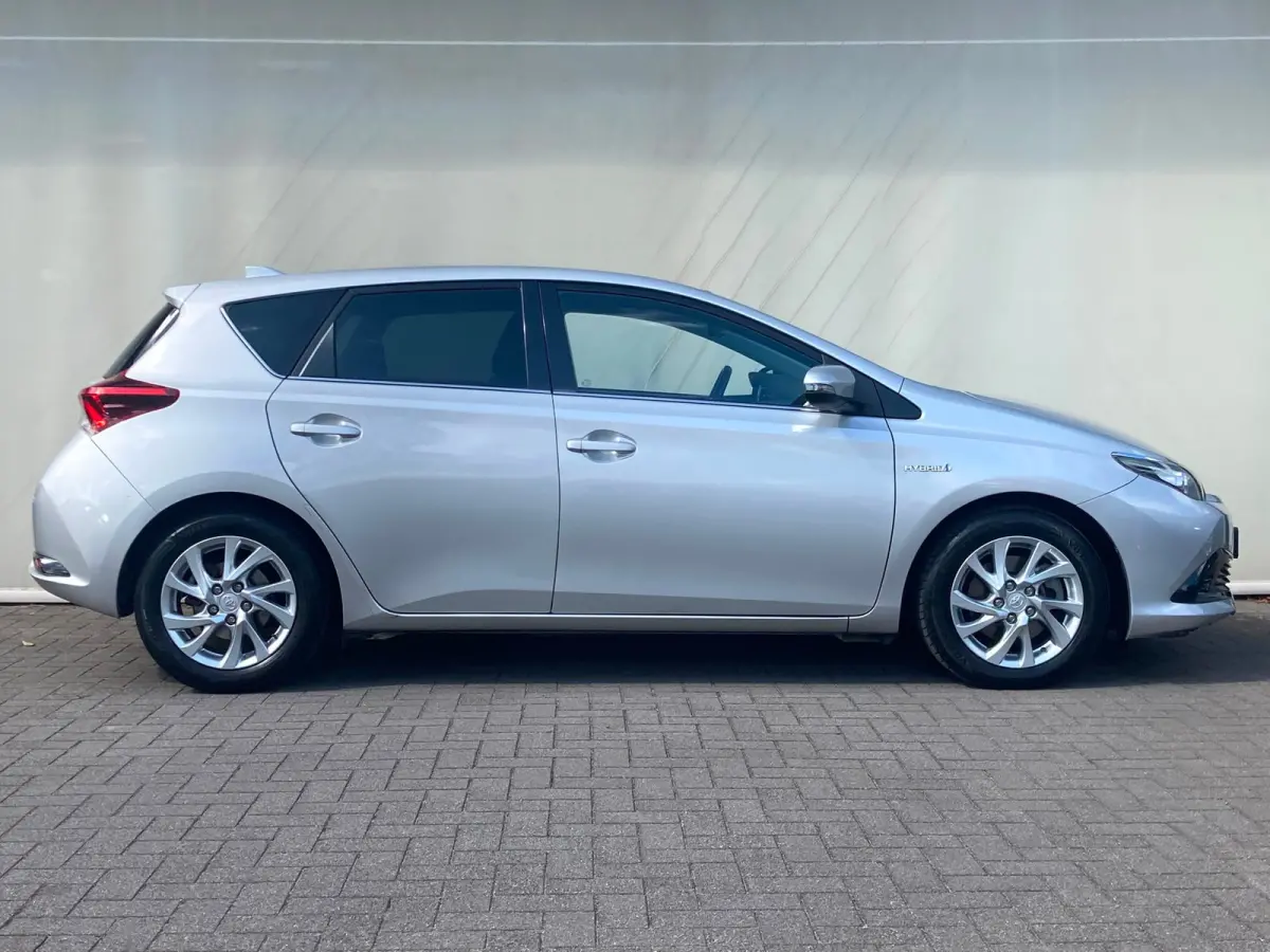 1.8 Hybrid Trend Airco | Camera | Cruise Control | DAB | LMV 16" | Pano | Trekhaak |