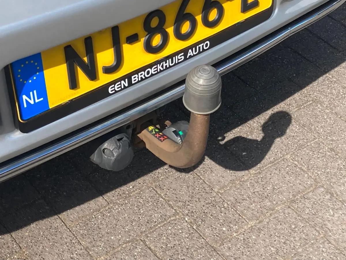 1.8 Hybrid Trend Airco | Camera | Cruise Control | DAB | LMV 16" | Pano | Trekhaak |