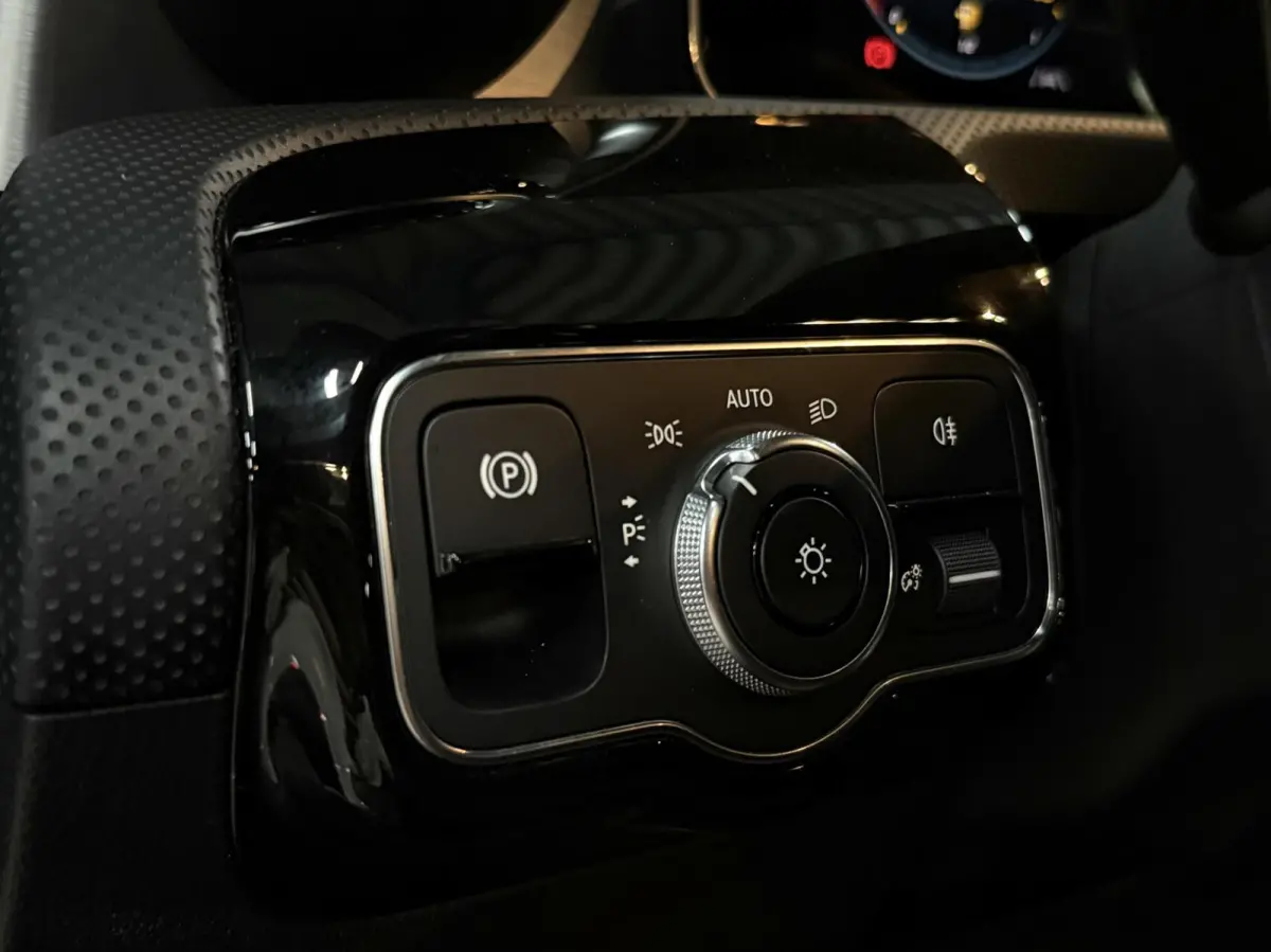 200|AMG|CRUISE|CARPLAY|CAMERA|LED