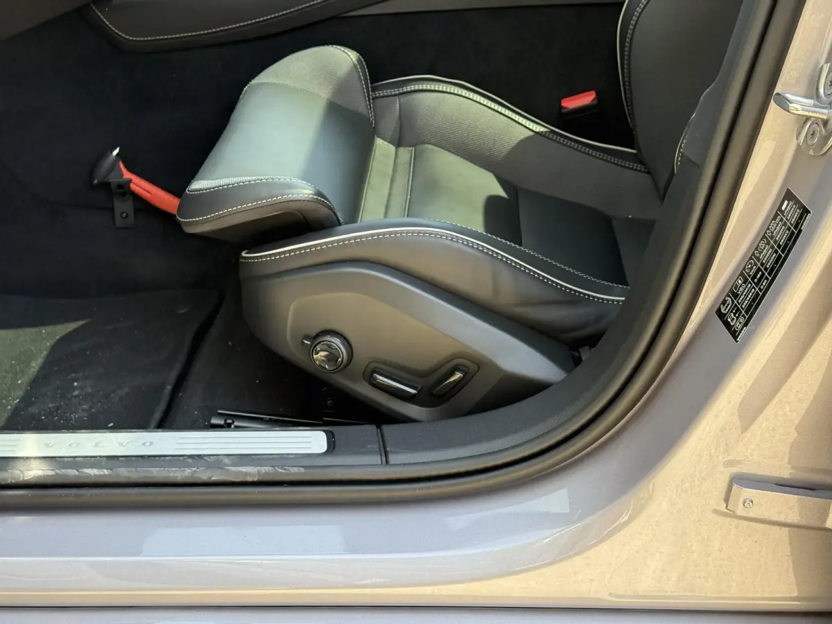 T8 Plug-in hybrid AWD Plus Dark | Blis | Trekhaak | Pano dak | Keyless | Elektrische stoelen | Head up display | 360 camera | Stuur en stoel verwarming | Harman / kardon audio | Cruise contr