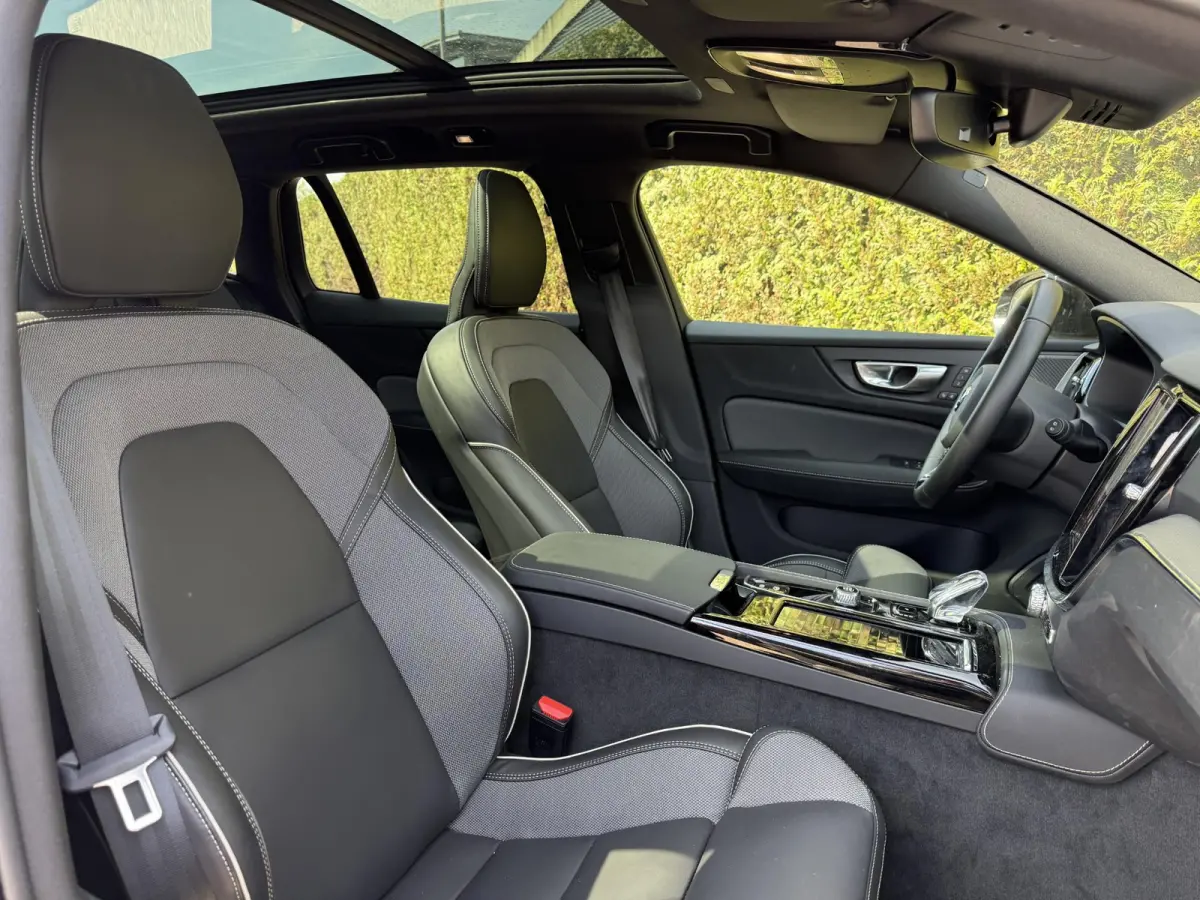 T8 Plug-in hybrid AWD Plus Dark | Blis | Trekhaak | Pano dak | Keyless | Elektrische stoelen | Head up display | 360 camera | Stuur en stoel verwarming | Harman / kardon audio | Cruise contr