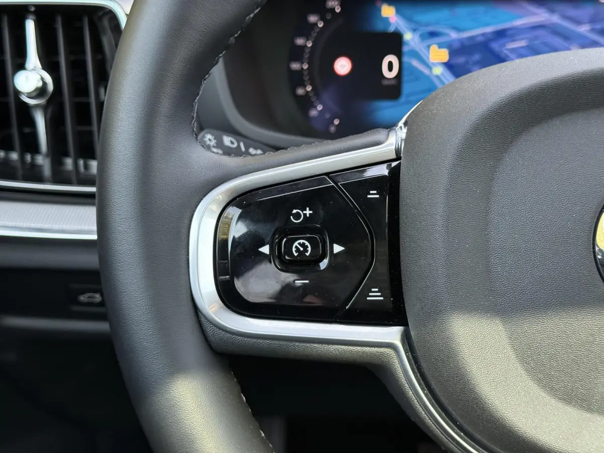 T8 Plug-in hybrid AWD Plus Dark | Blis | Trekhaak | Pano dak | Keyless | Elektrische stoelen | Head up display | 360 camera | Stuur en stoel verwarming | Harman / kardon audio | Cruise contr