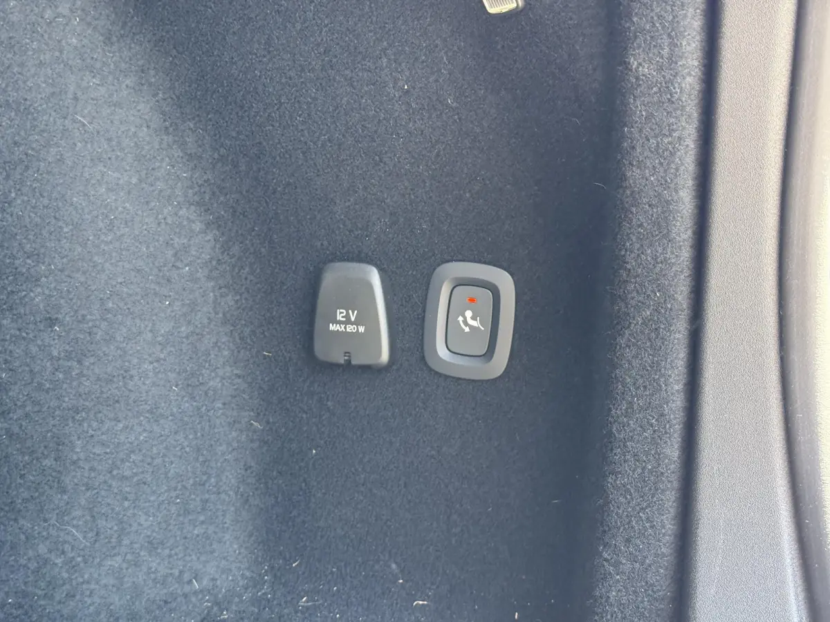 T8 Plug-in hybrid AWD Plus Dark | Blis | Trekhaak | Pano dak | Keyless | Elektrische stoelen | Head up display | 360 camera | Stuur en stoel verwarming | Harman / kardon audio | Cruise contr