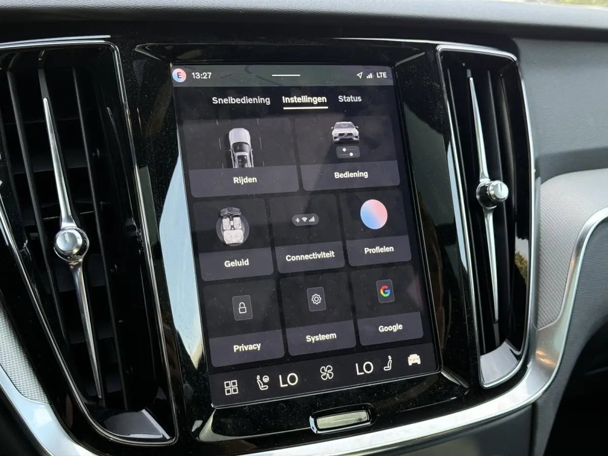 T8 Plug-in hybrid AWD Plus Dark | Blis | Trekhaak | Pano dak | Keyless | Elektrische stoelen | Head up display | 360 camera | Stuur en stoel verwarming | Harman / kardon audio | Cruise contr