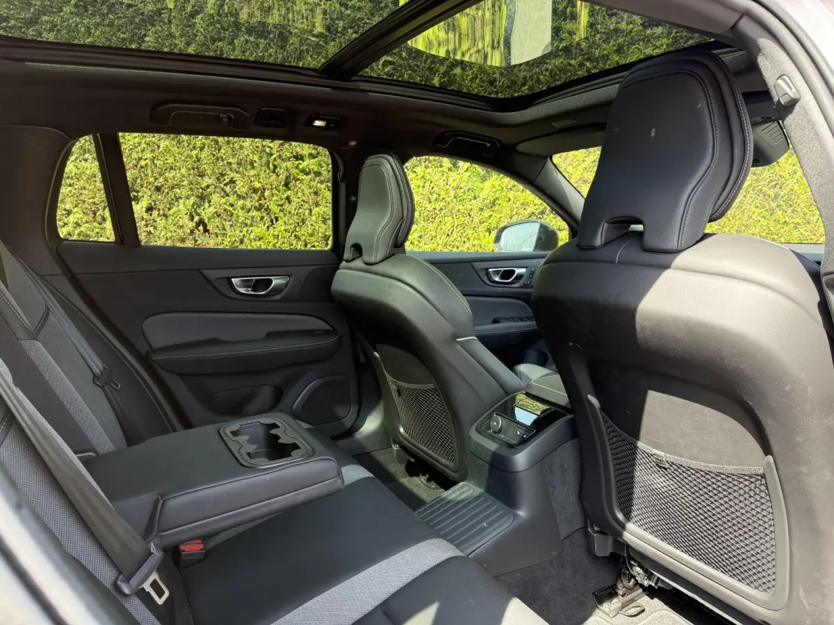 T8 Plug-in hybrid AWD Plus Dark | Blis | Trekhaak | Pano dak | Keyless | Elektrische stoelen | Head up display | 360 camera | Stuur en stoel verwarming | Harman / kardon audio | Cruise contr