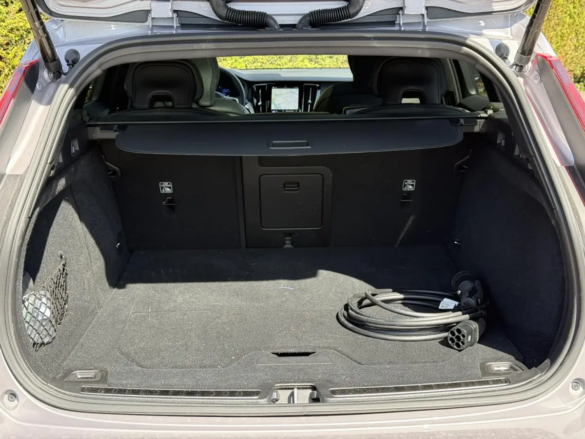 T8 Plug-in hybrid AWD Plus Dark | Blis | Trekhaak | Pano dak | Keyless | Elektrische stoelen | Head up display | 360 camera | Stuur en stoel verwarming | Harman / kardon audio | Cruise contr