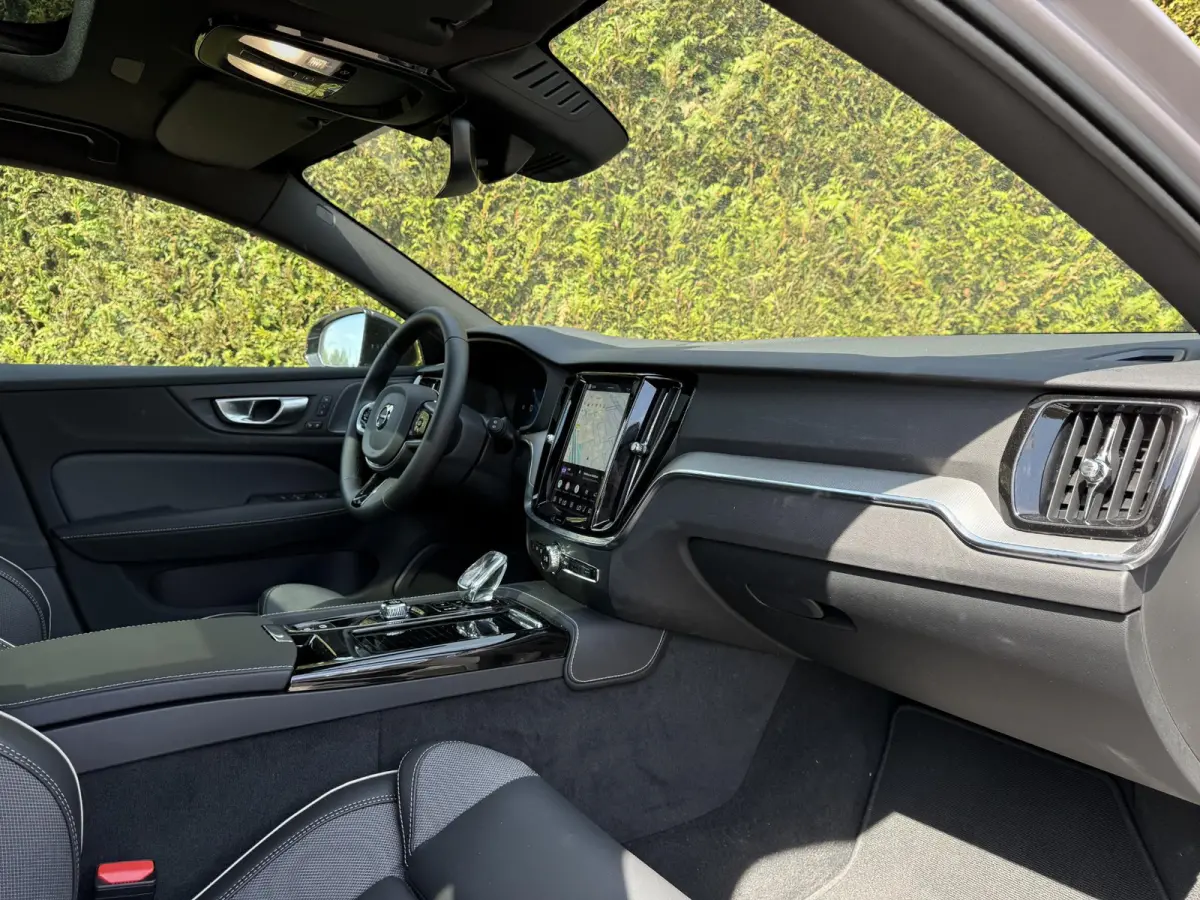 T8 Plug-in hybrid AWD Plus Dark | Blis | Trekhaak | Pano dak | Keyless | Elektrische stoelen | Head up display | 360 camera | Stuur en stoel verwarming | Harman / kardon audio | Cruise contr