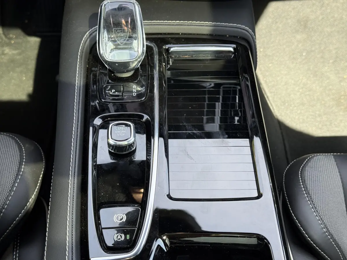 T8 Plug-in hybrid AWD Plus Dark | Blis | Trekhaak | Pano dak | Keyless | Elektrische stoelen | Head up display | 360 camera | Stuur en stoel verwarming | Harman / kardon audio | Cruise contr