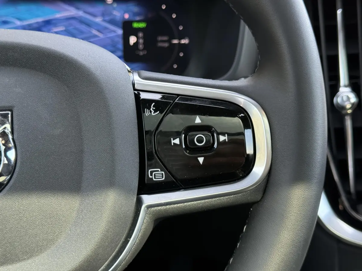 T8 Plug-in hybrid AWD Plus Dark | Blis | Trekhaak | Pano dak | Keyless | Elektrische stoelen | Head up display | 360 camera | Stuur en stoel verwarming | Harman / kardon audio | Cruise contr