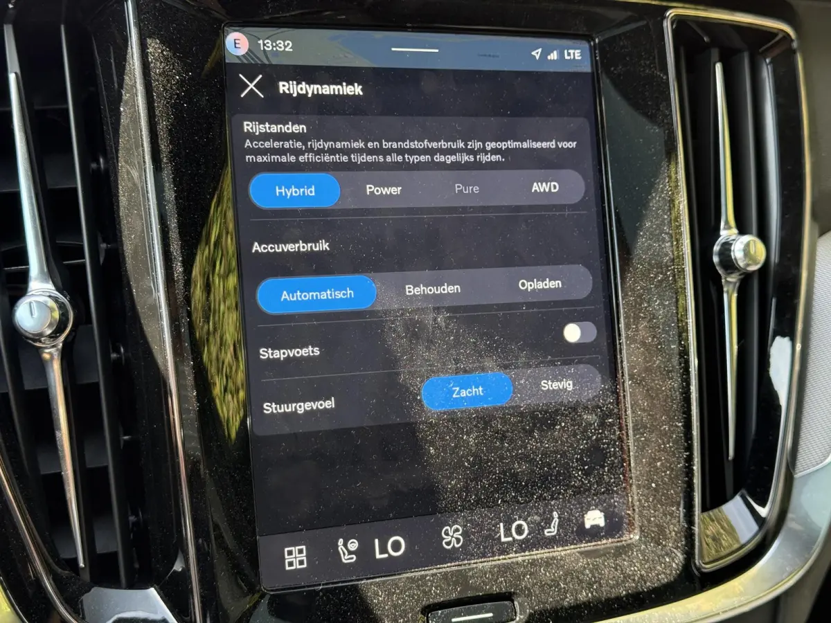 T8 Plug-in hybrid AWD Plus Dark | Blis | Trekhaak | Pano dak | Keyless | Elektrische stoelen | Head up display | 360 camera | Stuur en stoel verwarming | Harman / kardon audio | Cruise contr