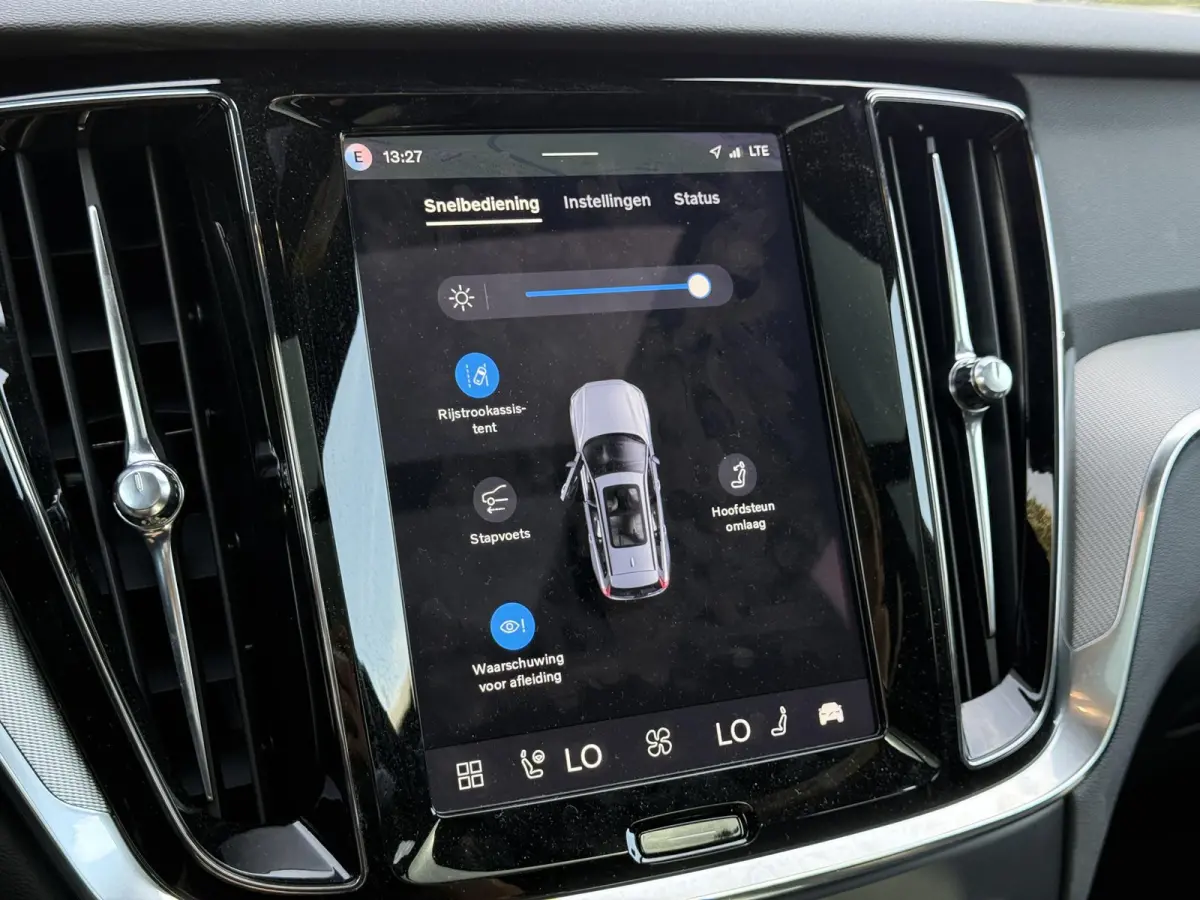 T8 Plug-in hybrid AWD Plus Dark | Blis | Trekhaak | Pano dak | Keyless | Elektrische stoelen | Head up display | 360 camera | Stuur en stoel verwarming | Harman / kardon audio | Cruise contr