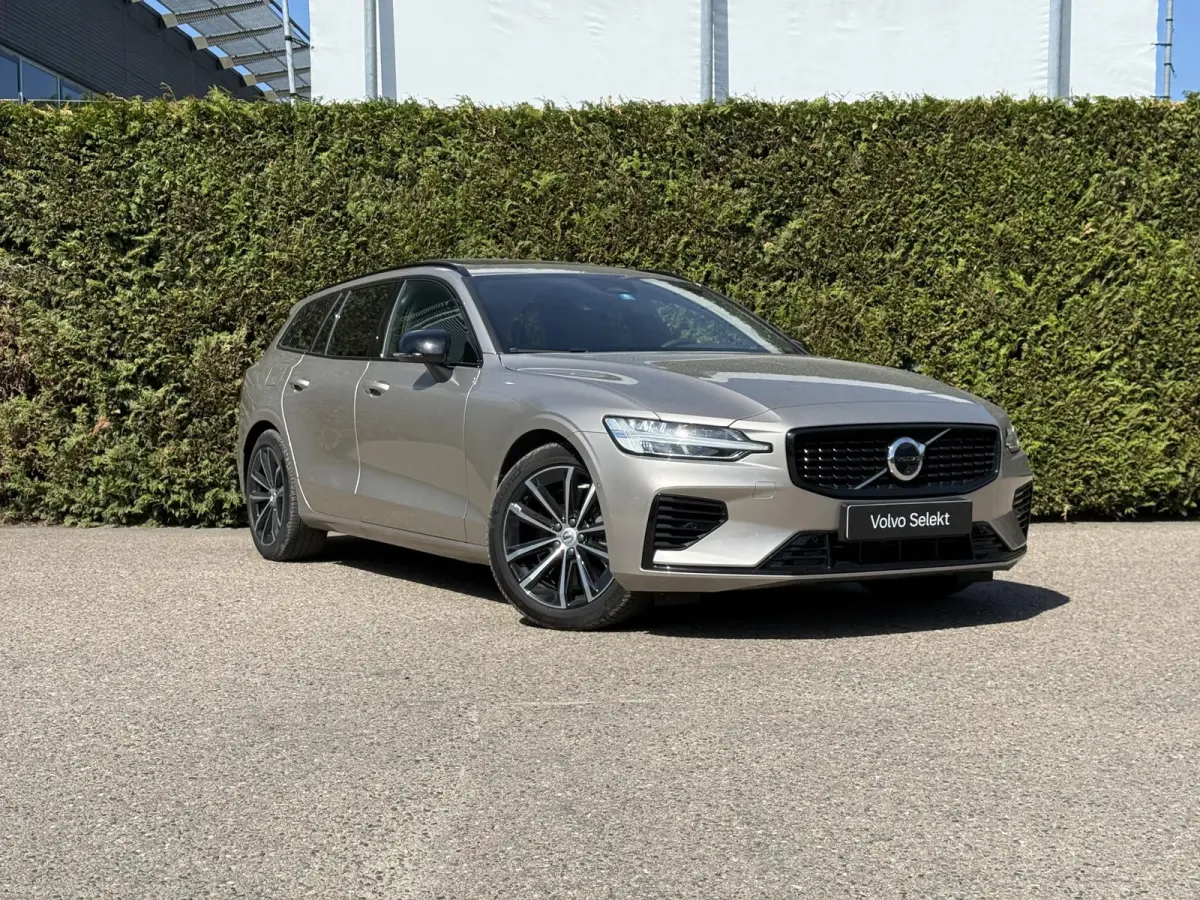 T8 Plug-in hybrid AWD Plus Dark | Blis | Keyless | Trekhaak | 360 camera | Elektrische stoelen | Head up display | Pano dak | Harman & kardon audio | Stuur en stoel verwarming | Cruise contr