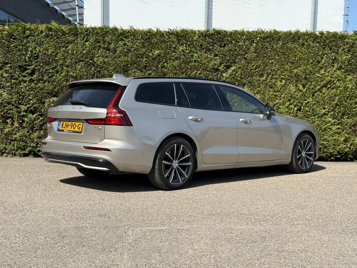 T8 Plug-in hybrid AWD Plus Dark | Blis | Keyless | Trekhaak | 360 camera | Elektrische stoelen | Head up display | Pano dak | Harman & kardon audio | Stuur en stoel verwarming | Cruise contr