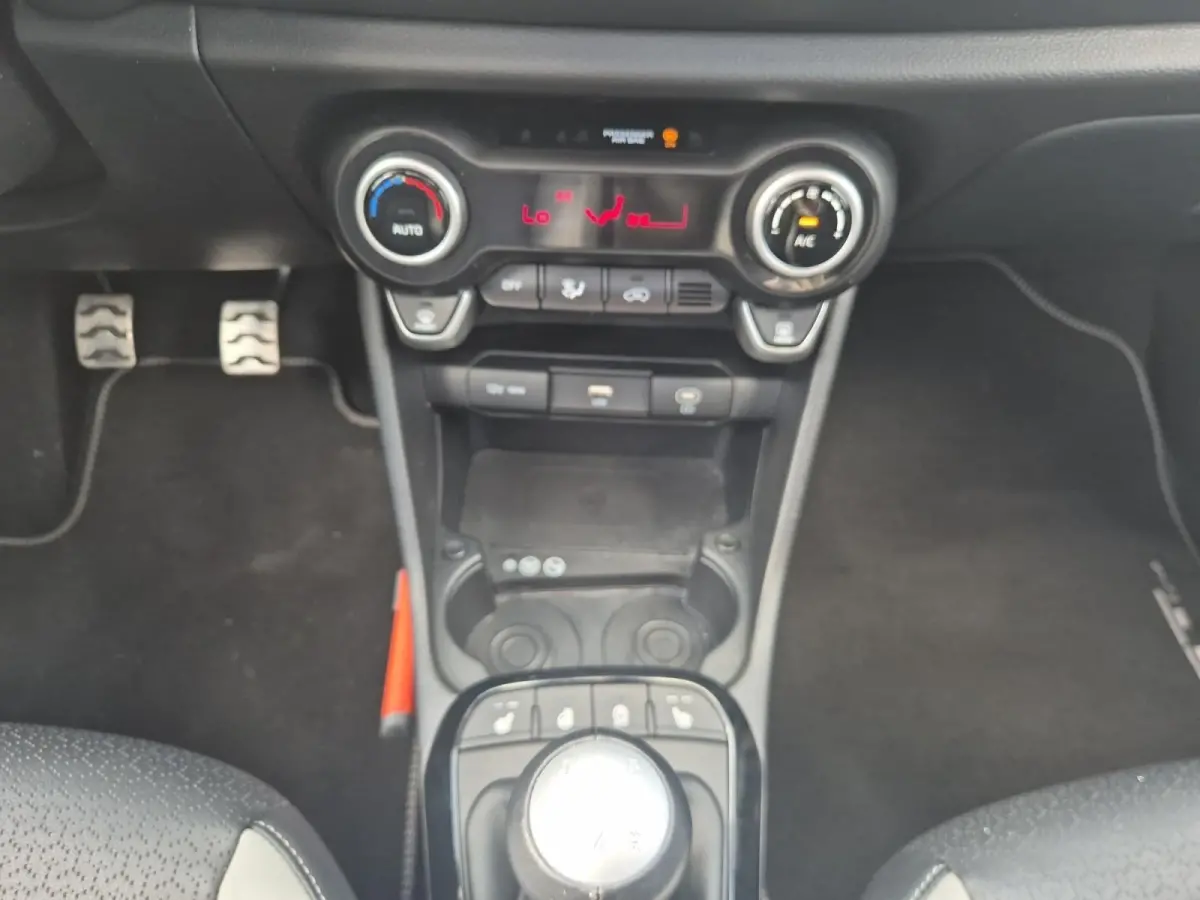 1.0 DPI GT-Line | Cruise Control | Climate Control | Camera | Navigatie | Stoelverwarming | Stuurverwarming | Open Dak |