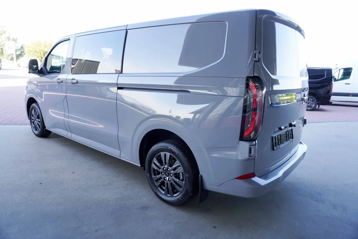 Cust. 320 L2H1 Limited 71 kWh 160KW/218PK DC. Automaat nr. V086 | Airco | Adap.Cruise | Navi | 360 Camera | Schuifdeur L+R