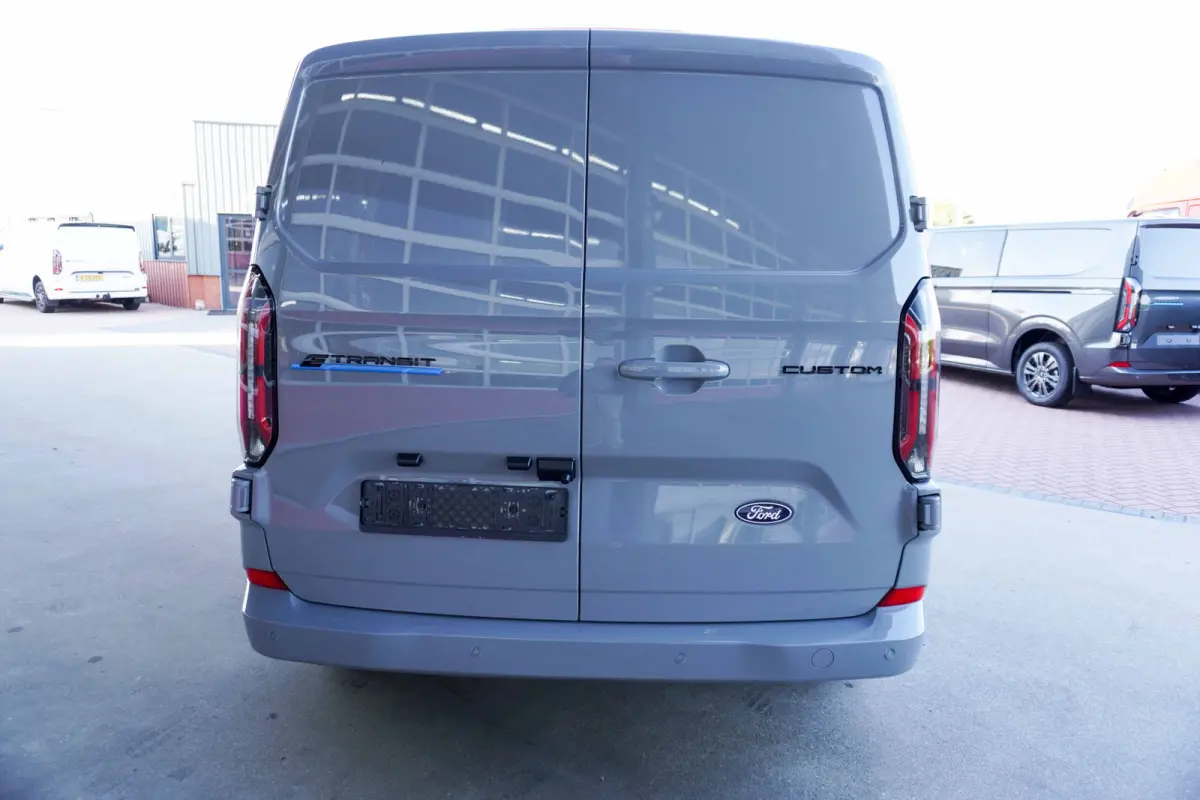 Cust. 320 L2H1 Limited 71 kWh 160KW/218PK DC. Automaat nr. V086 | Airco | Adap.Cruise | Navi | 360 Camera | Schuifdeur L+R
