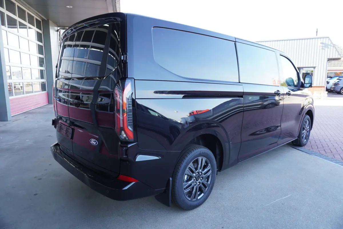Cust. 320 L2H1 Limited 71 kWh 160KW/218PK Dubbelcab. Automaat nr. V087 | Airco | Adap.Cruise | Navi | 360 Camera | Schuifdeur L+R