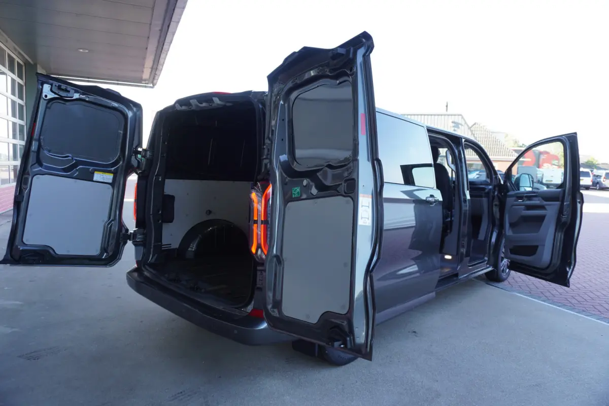 Cust. 320 L2H1 Dubbel cabine Limited 71 kWh 160KW/ 218pk nr. V085 | Airco | Adap.Cruise | Navi | 360 Camera | Schuifdeur Links+Rechts