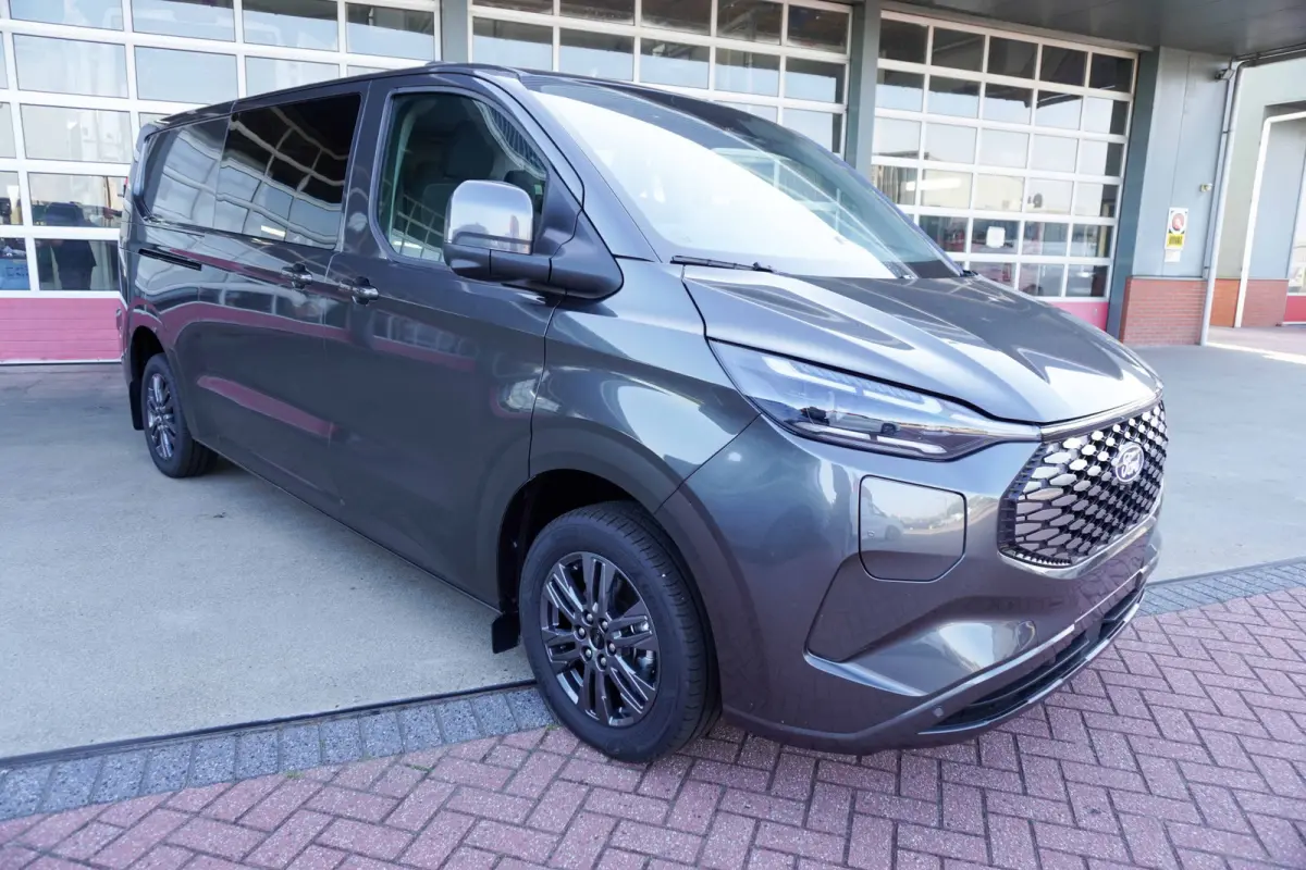 Cust. 320 L2H1 Dubbel cabine Limited 71 kWh 160KW/ 218pk nr. V085 | Airco | Adap.Cruise | Navi | 360 Camera | Schuifdeur Links+Rechts