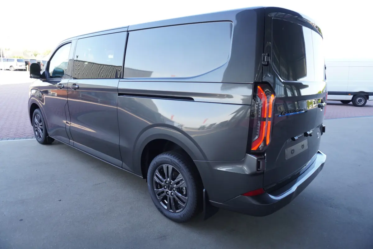 Cust. 320 L2H1 Dubbel cabine Limited 71 kWh 160KW/ 218pk nr. V085 | Airco | Adap.Cruise | Navi | 360 Camera | Schuifdeur Links+Rechts
