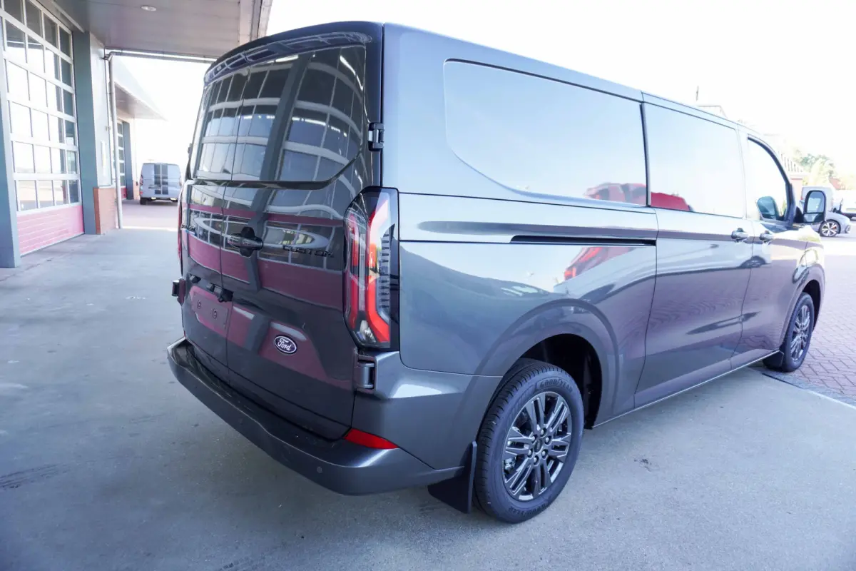 Cust. 320 L2H1 Dubbel cabine Limited 71 kWh 160KW/ 218pk nr. V085 | Airco | Adap.Cruise | Navi | 360 Camera | Schuifdeur Links+Rechts