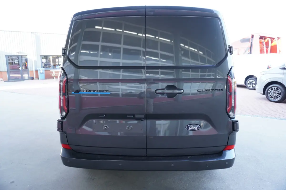 Cust. 320 L2H1 Dubbel cabine Limited 71 kWh 160KW/ 218pk nr. V085 | Airco | Adap.Cruise | Navi | 360 Camera | Schuifdeur Links+Rechts