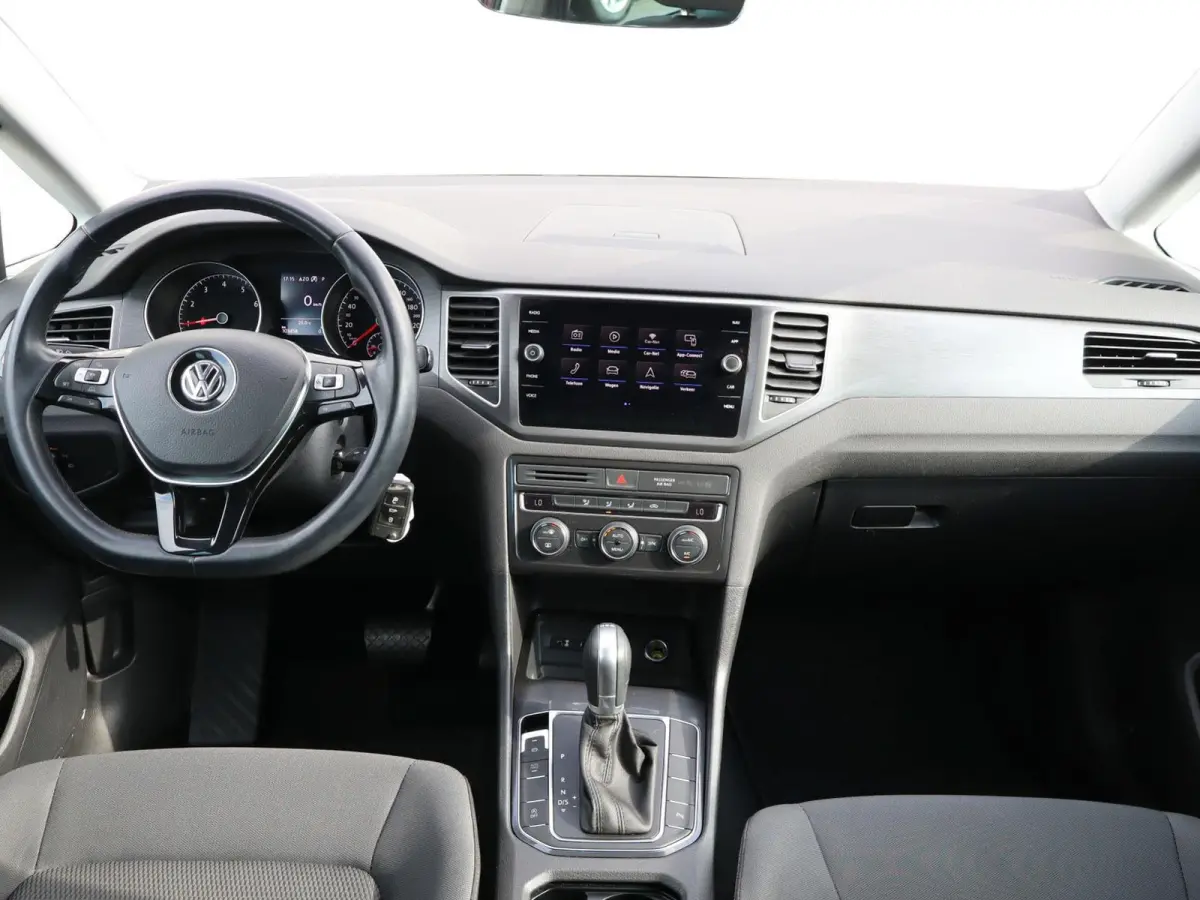 1.0 TSI 110pk DSG Comfortline | Trekhaak | Adaptive Cruise | Navigatie | Achteruitrijcamera | 16'' Velgen