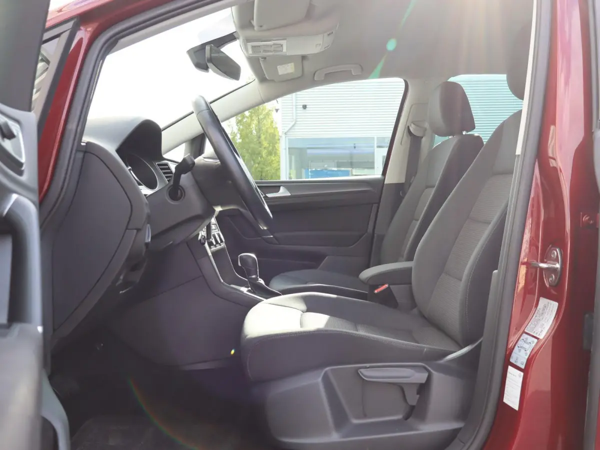 1.0 TSI 110pk DSG Comfortline | Trekhaak | Adaptive Cruise | Navigatie | Achteruitrijcamera | 16'' Velgen