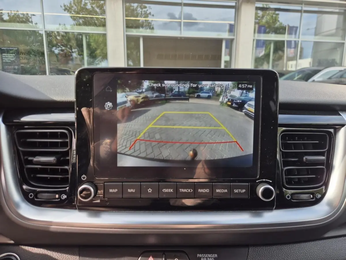 1.0 T-GDi MHEV DynamicPlusLine | Cruise Control | Climate Control | Camera | Navigatie | Parkeersensoren | Trekhaak | Zwart Dak |