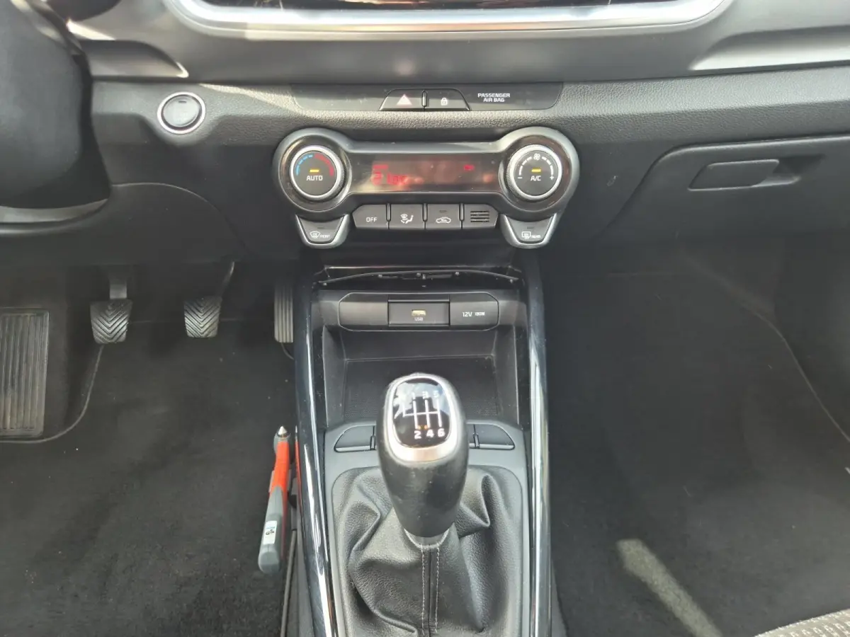 1.0 T-GDi MHEV DynamicPlusLine | Cruise Control | Climate Control | Camera | Navigatie | Parkeersensoren | Trekhaak | Zwart Dak |