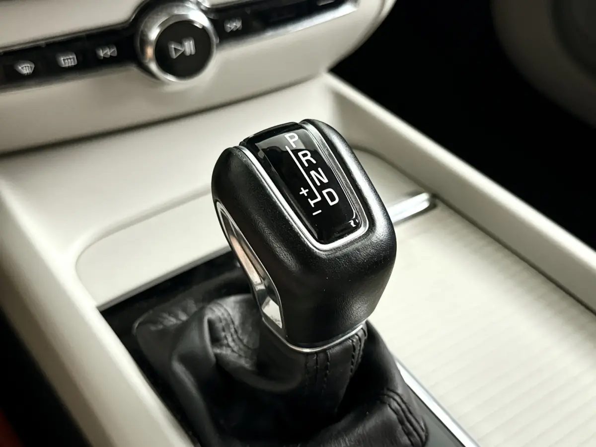 D4 Aut. Momentum Pro | Parkeercamera | Trekhaak