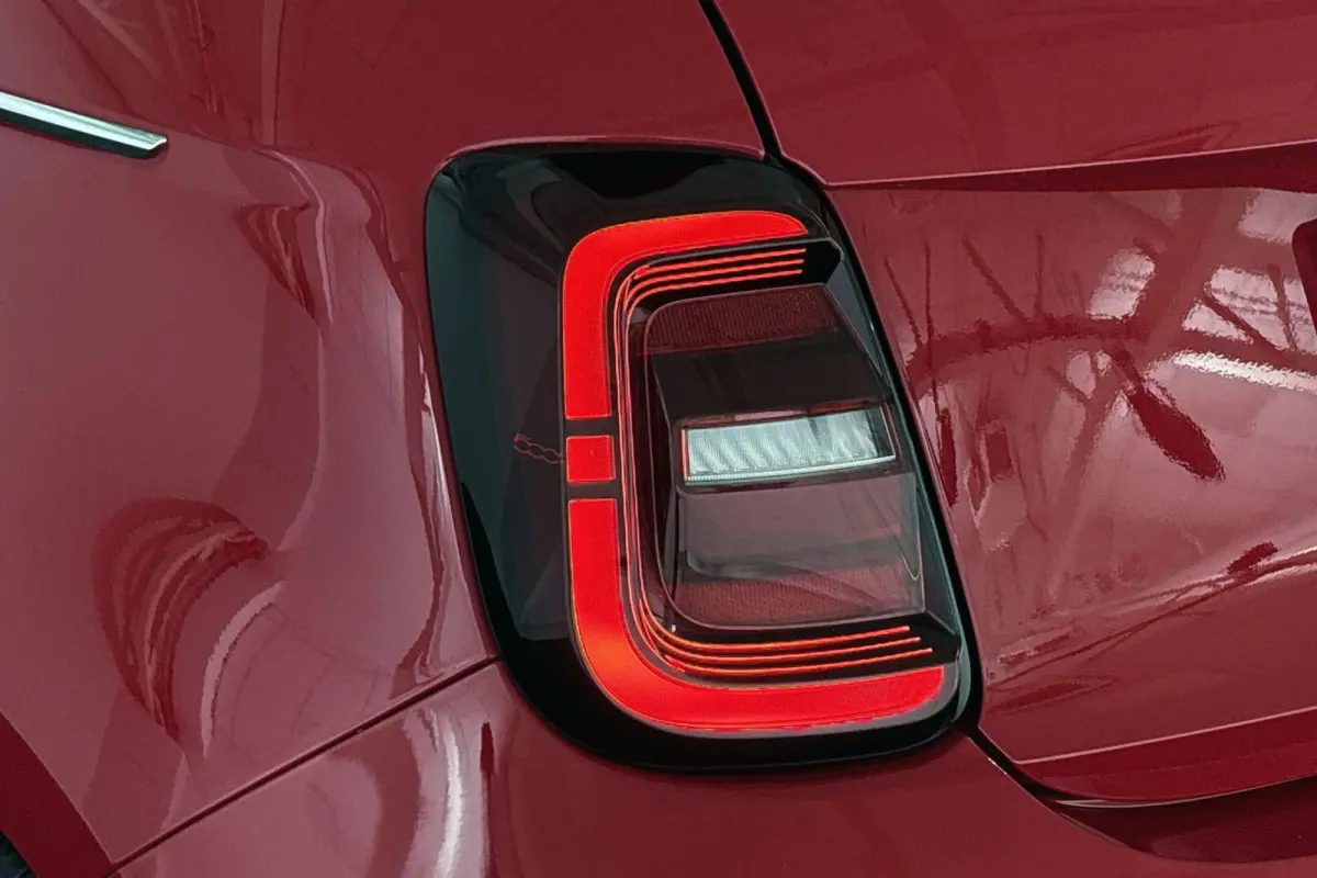 3+1 La Prima 42 kWh Panoramadak Stoelverwarming Camera Apple CarPlay