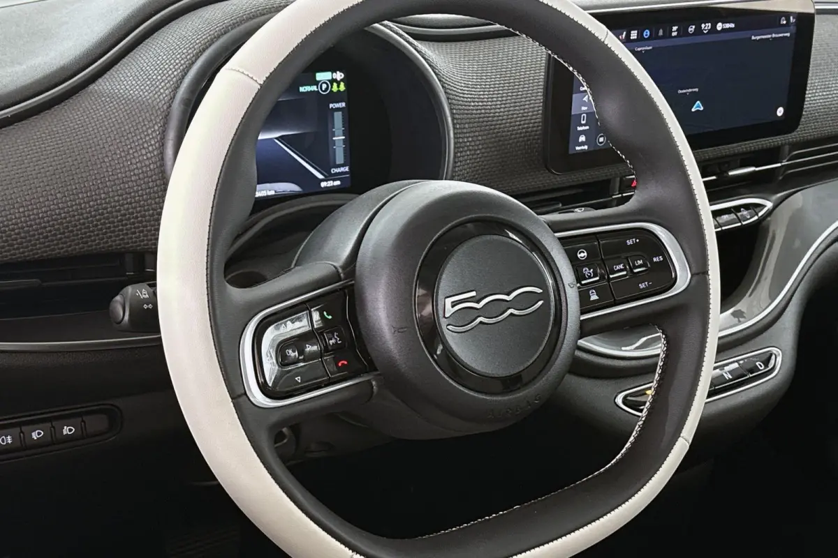 3+1 La Prima 42 kWh Panoramadak Stoelverwarming Camera Apple CarPlay