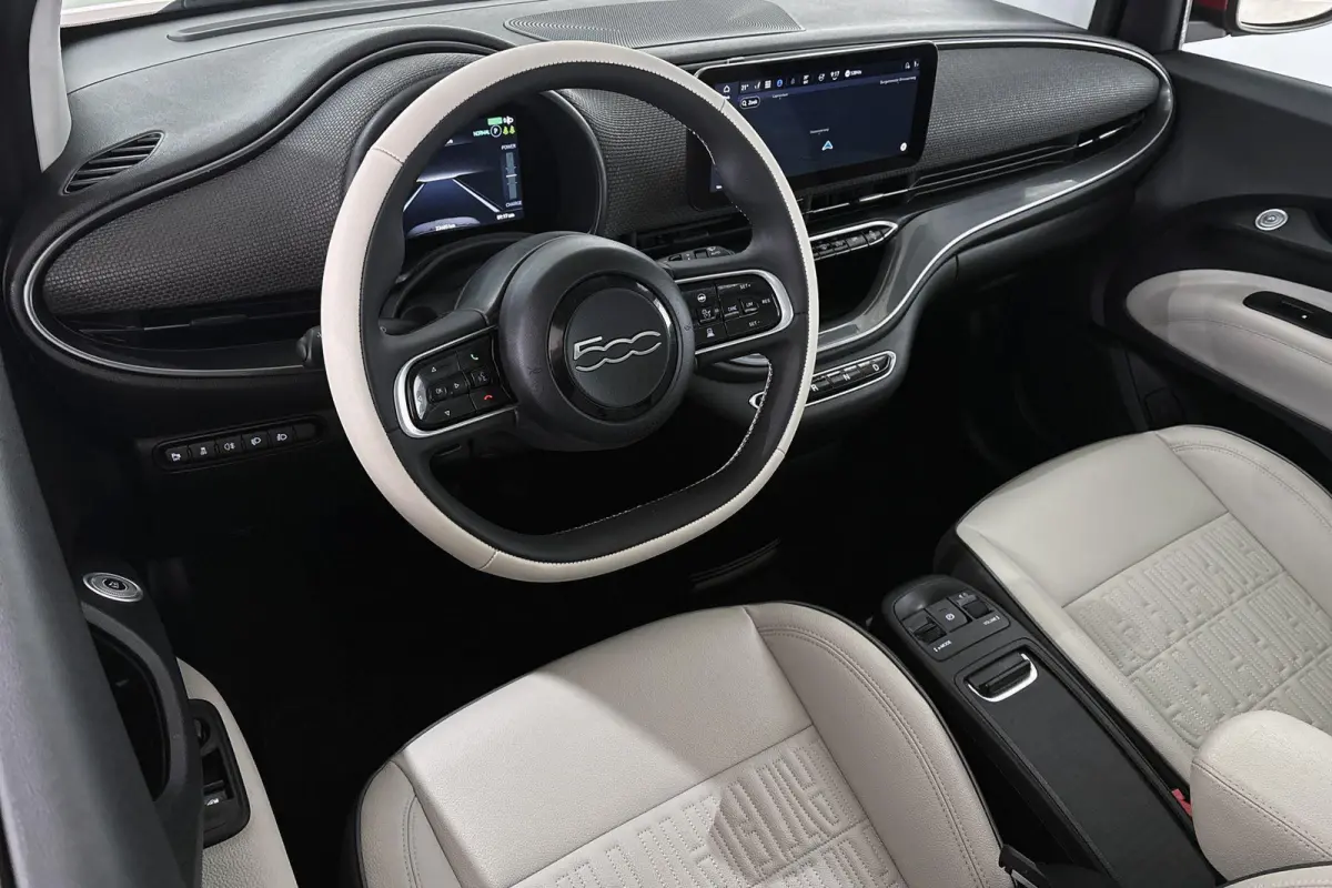 3+1 La Prima 42 kWh Panoramadak Stoelverwarming Camera Apple CarPlay