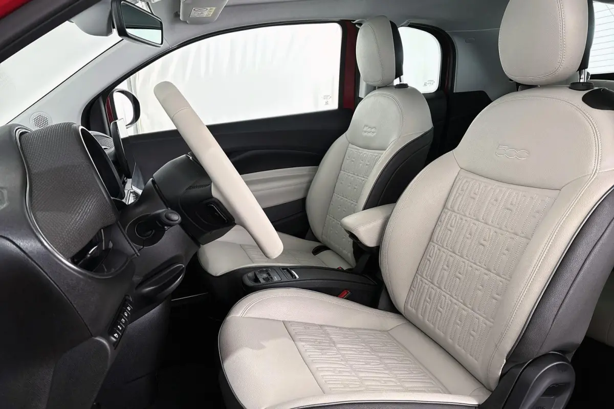 3+1 La Prima 42 kWh Panoramadak Stoelverwarming Camera Apple CarPlay