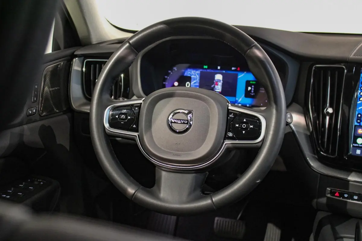 2.0 T6 Plug-in hybrid AWD Plus Dark LUCHTV | PANO