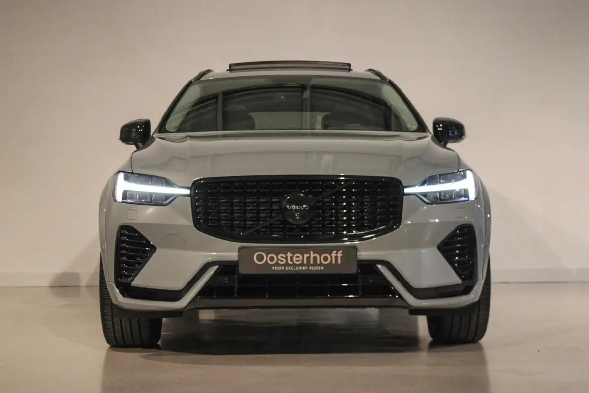 2.0 T6 Plug-in hybrid AWD Plus Dark LUCHTV | PANO