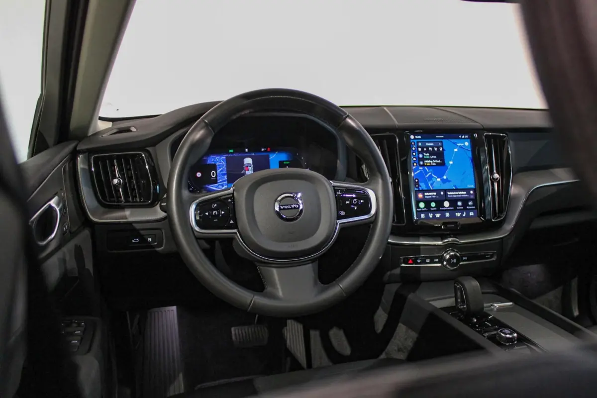 2.0 T6 Plug-in hybrid AWD Plus Dark LUCHTV | PANO