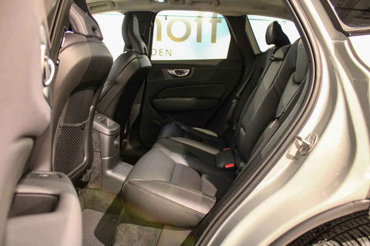 2.0 T6 Plug-in hybrid AWD Plus Dark LUCHTV | PANO