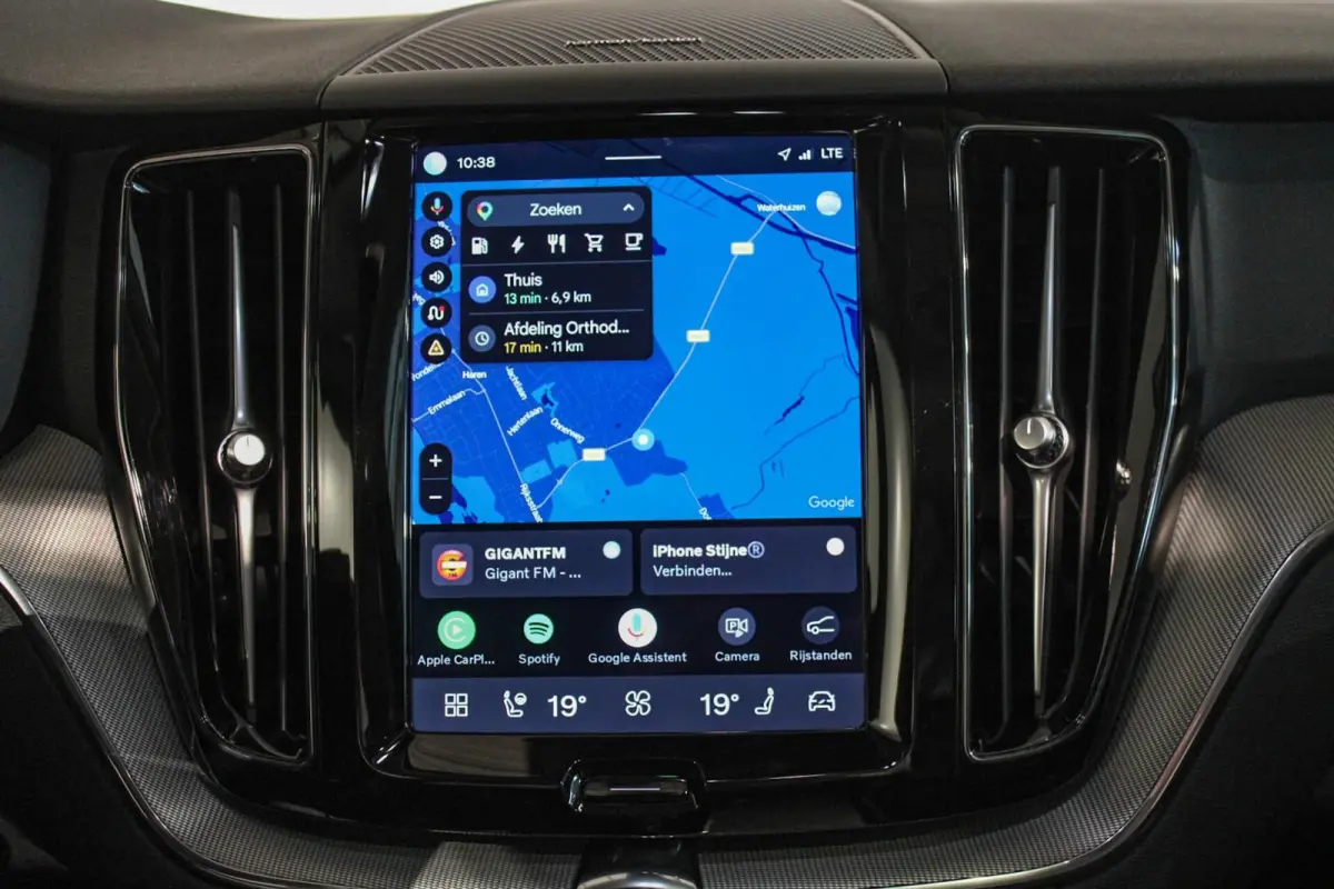 2.0 T6 Plug-in hybrid AWD Plus Dark LUCHTV | PANO
