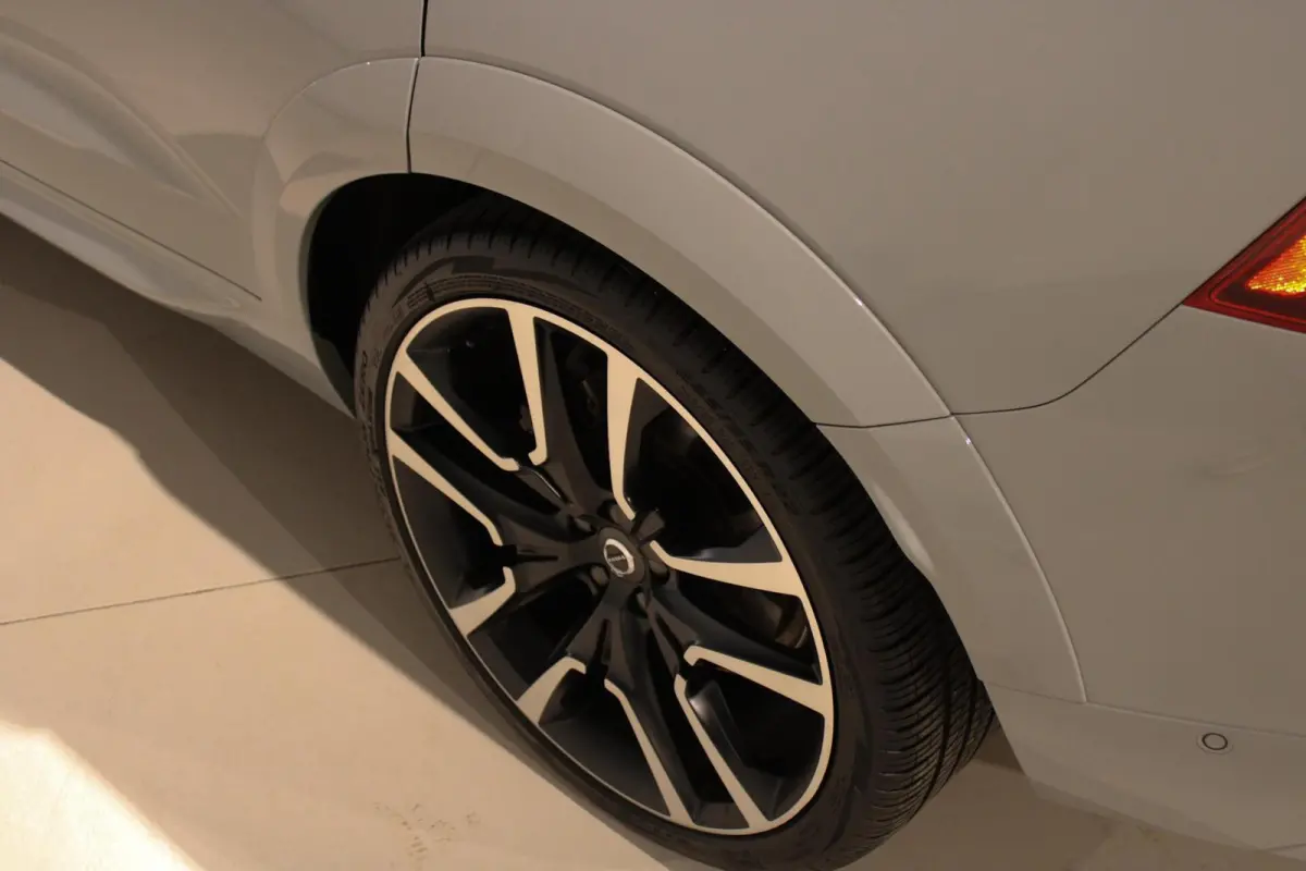 2.0 T6 Plug-in hybrid AWD Plus Dark LUCHTV | PANO