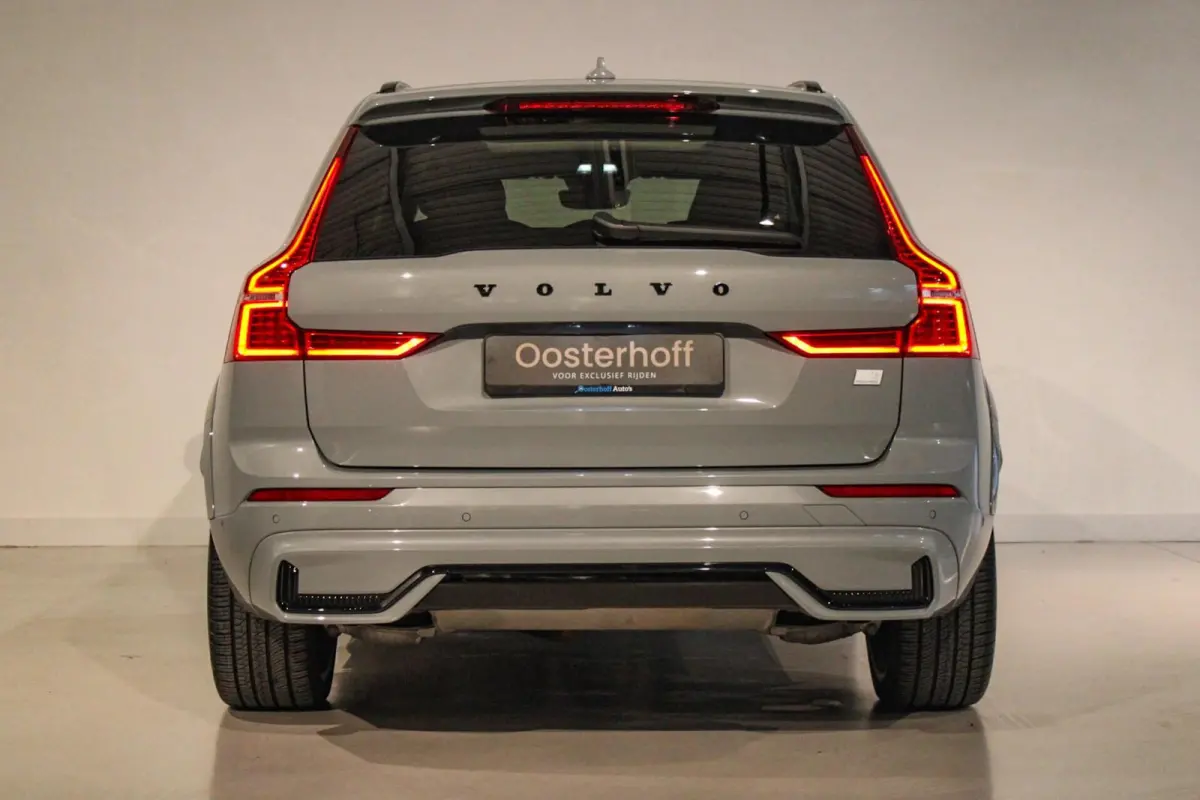 2.0 T6 Plug-in hybrid AWD Plus Dark LUCHTV | PANO