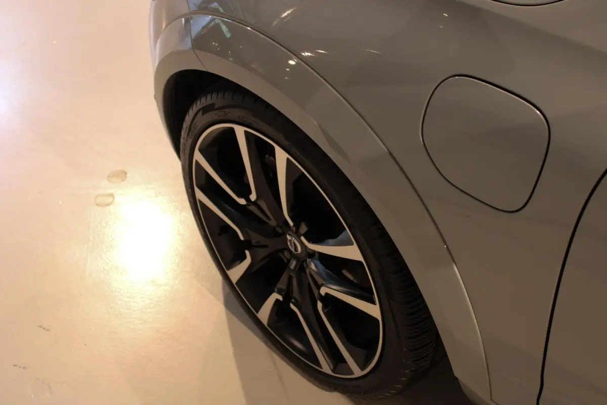 2.0 T6 Plug-in hybrid AWD Plus Dark LUCHTV | PANO