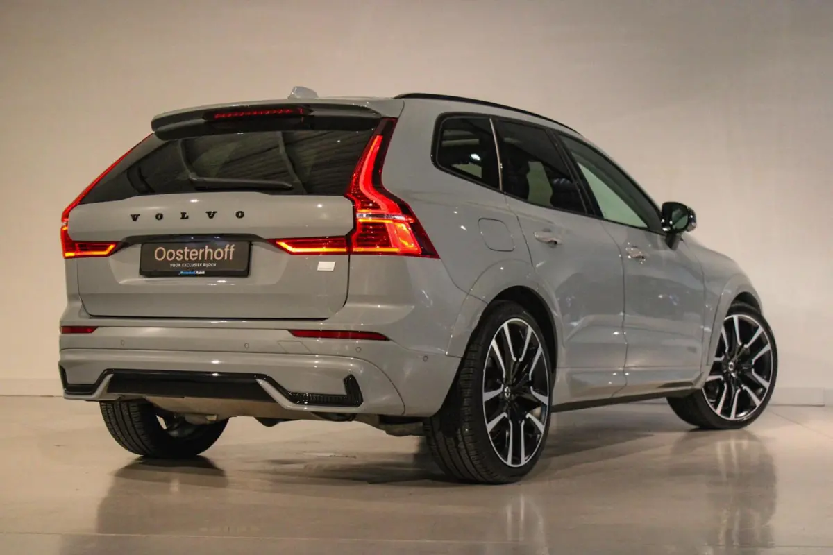 2.0 T6 Plug-in hybrid AWD Plus Dark LUCHTV | PANO